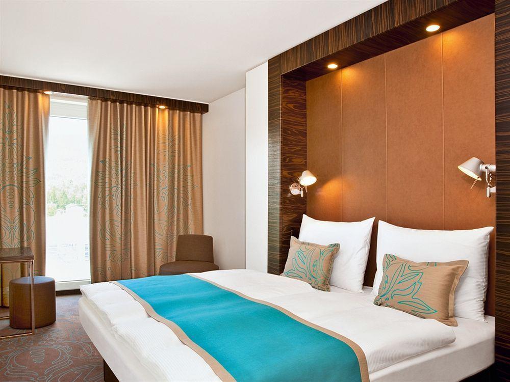 Motel One Росток Екстер'єр фото