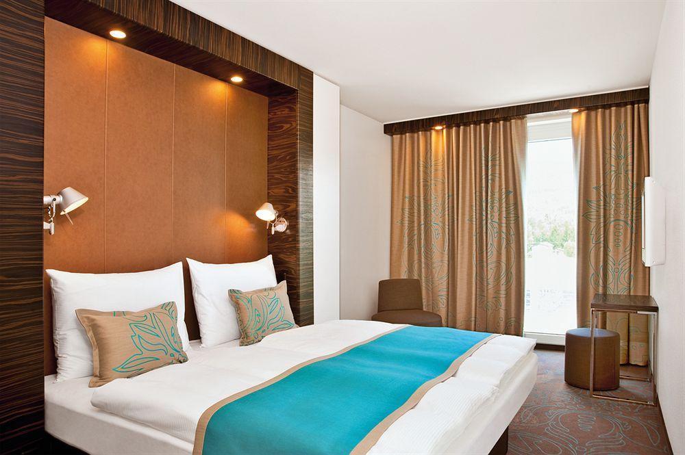 Motel One Росток Екстер'єр фото